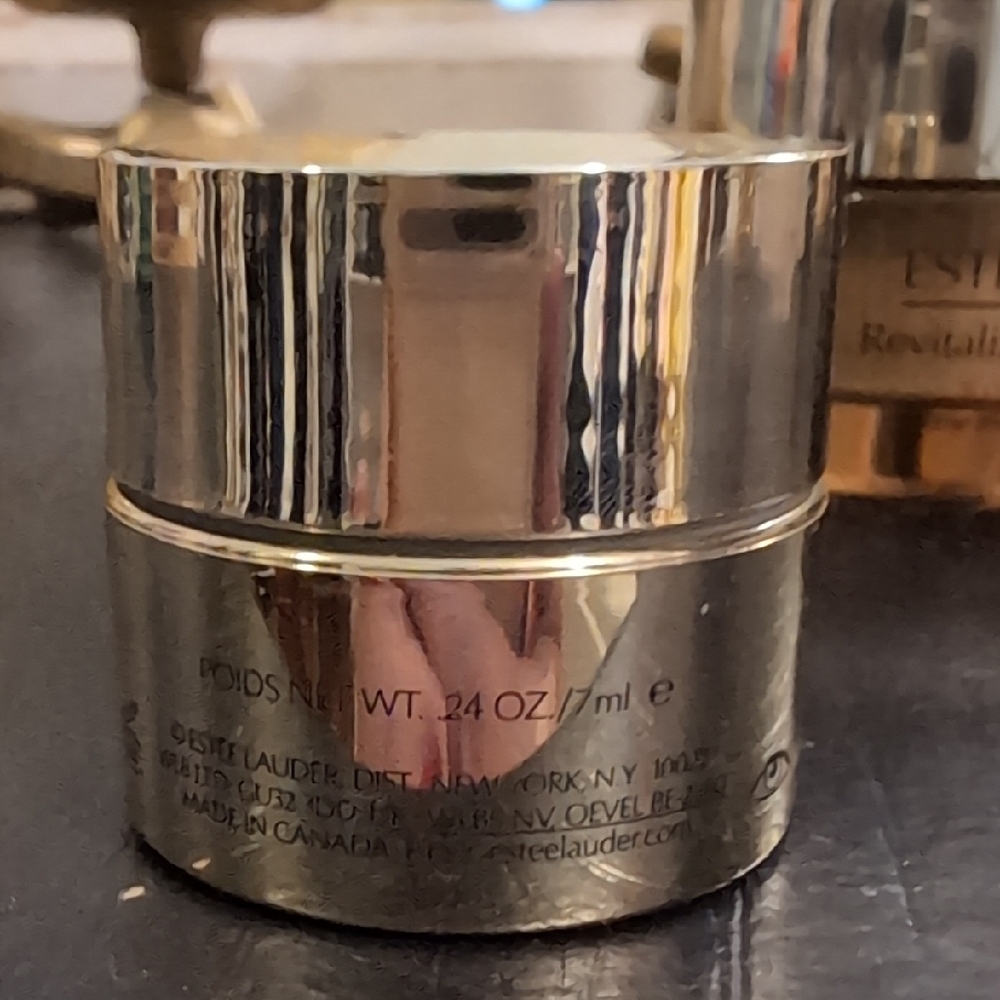 Estee Lauder Re-nutriv, Revitalizing Supreme, Advanced Night Repair - Picture 3 of 10